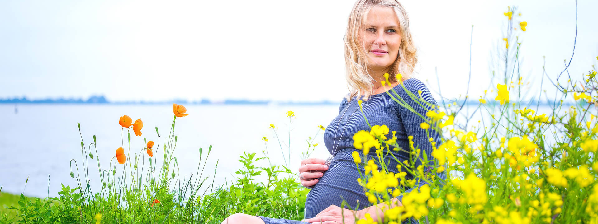 Jonge vrouw in verwachting